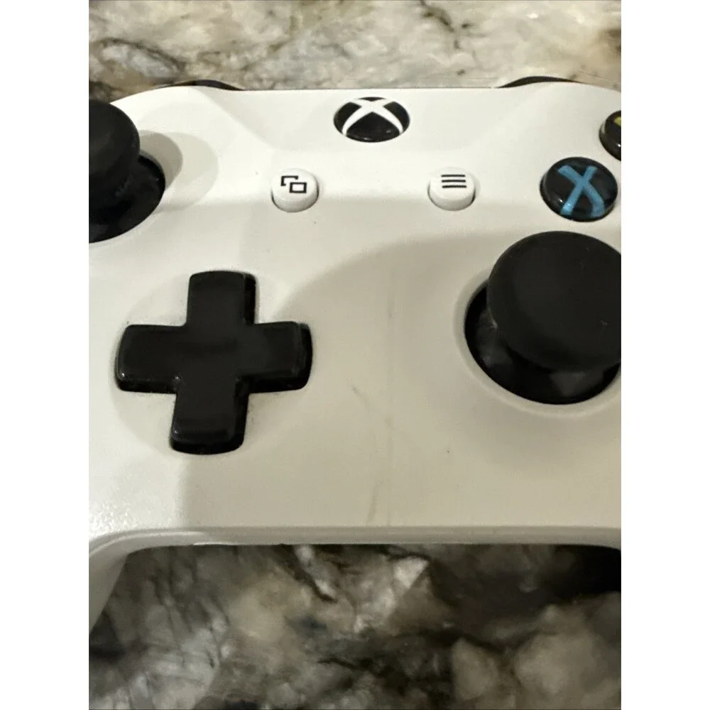 Microsoft Xbox One Wireless Controller White 1708 FOR PARTS ONLY